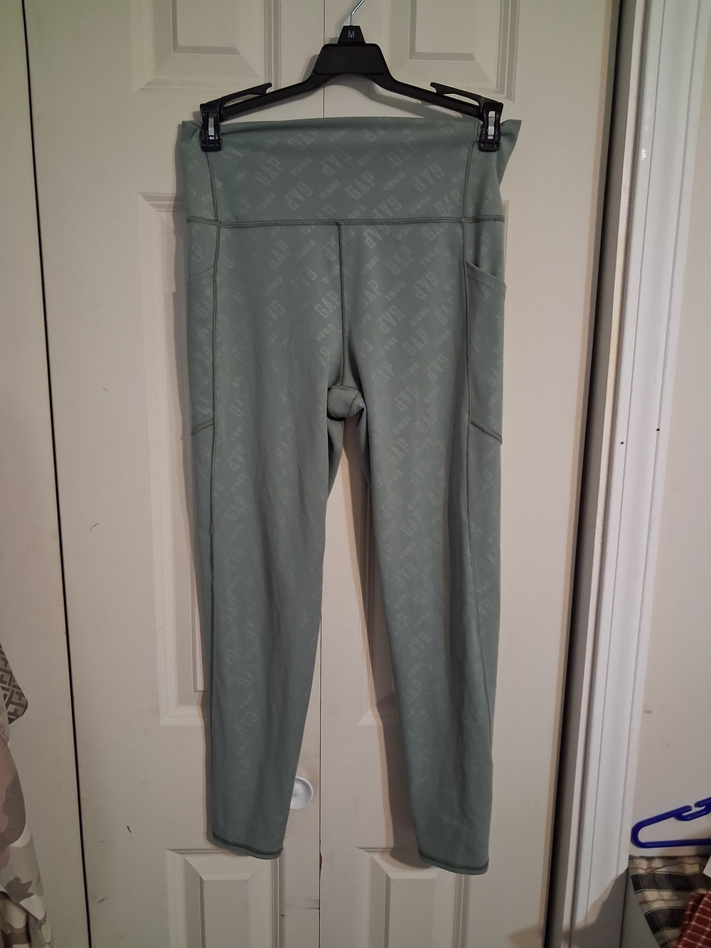 GAP Sage Green High-Rise Leggings with Side Pockets